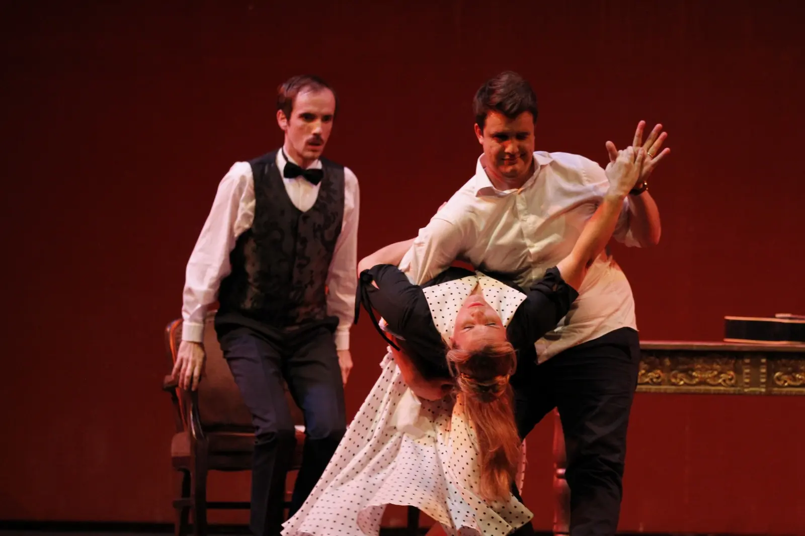 Leonora Surian pleše u predstavi