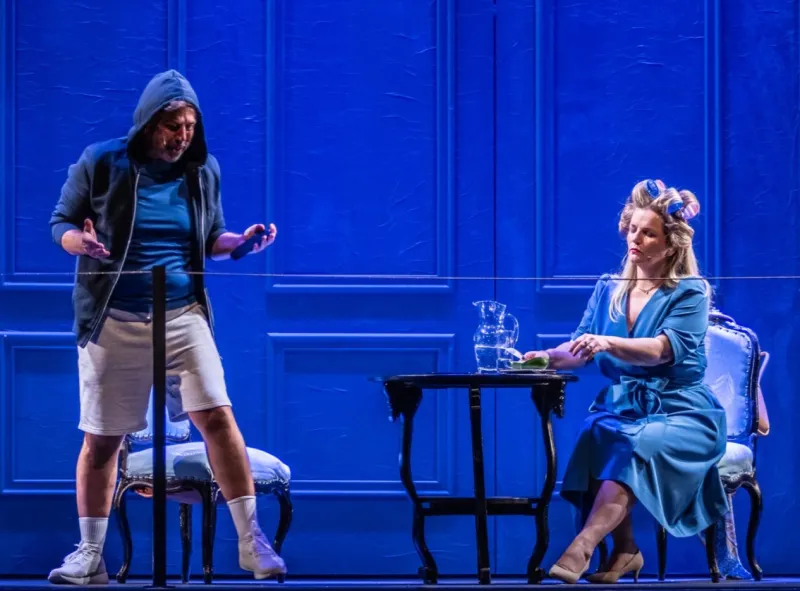 Scena iz predstave Naša Familija